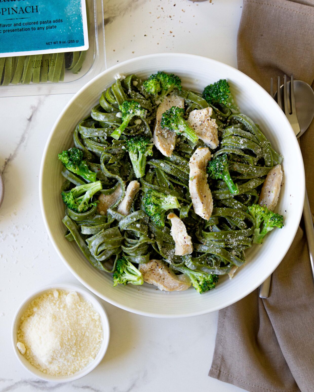 Spinach Fettuccine with Broccoli and Chicken